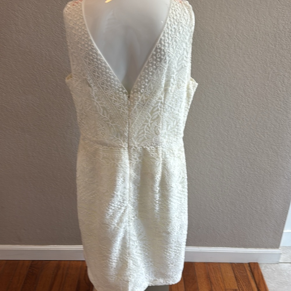 Maggy London White‎ Sleeveless V-Neck Sheath Dress size 12 - Picture 4 of 8